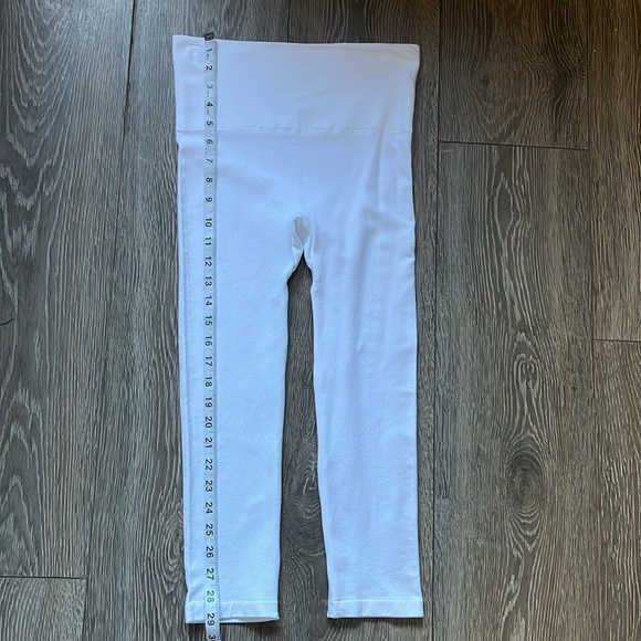 Small Women’s white Capri Warner’s - Picture 3 of 3